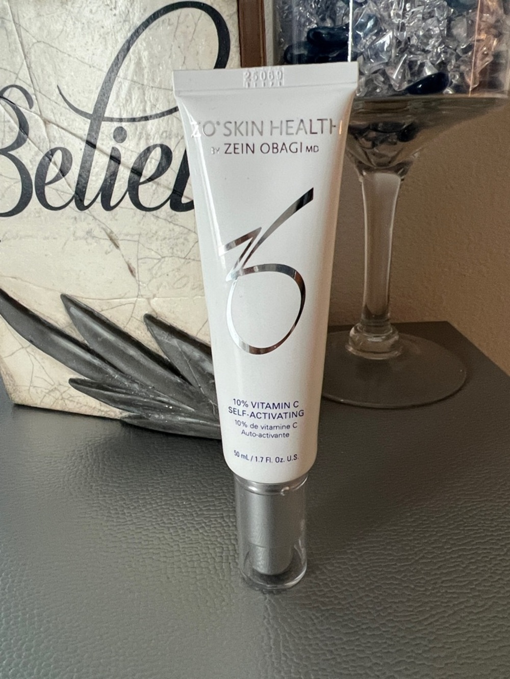 10% Vitamin C Self-Activating Serum - White